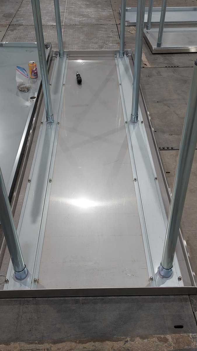 MissMahlia's tweet image. What do you do as a PA? Me: 
#productionlife #lacroix #tablebuilding