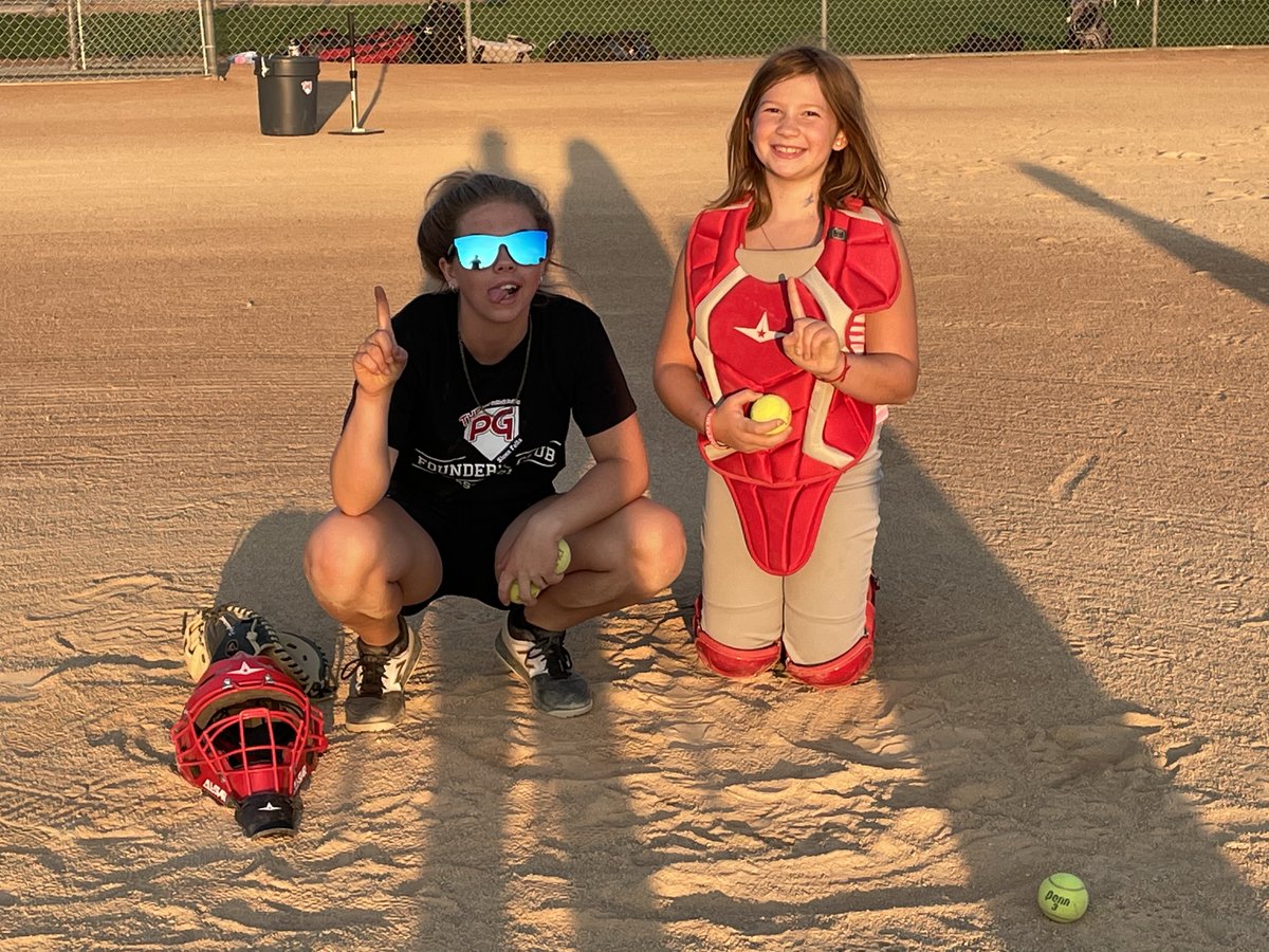 We had a great time putting on a few SEFSA 'pop up' camps tonight! So many awesome kids who learned a ton about hitting and catching!! 

Shoutout to Rylee for helping out at camp tonight. Your help was SO appreciated!  

The #PGfam keeps on growing!! ❤️