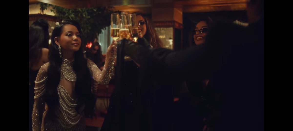 BellaPoarchPH's tweet photo. OMG! My fave squad of @bellapoarch they are present again in her music video. Hihihi 💛🥰
#Inferno https://t.co/Cdk6QHRRVy