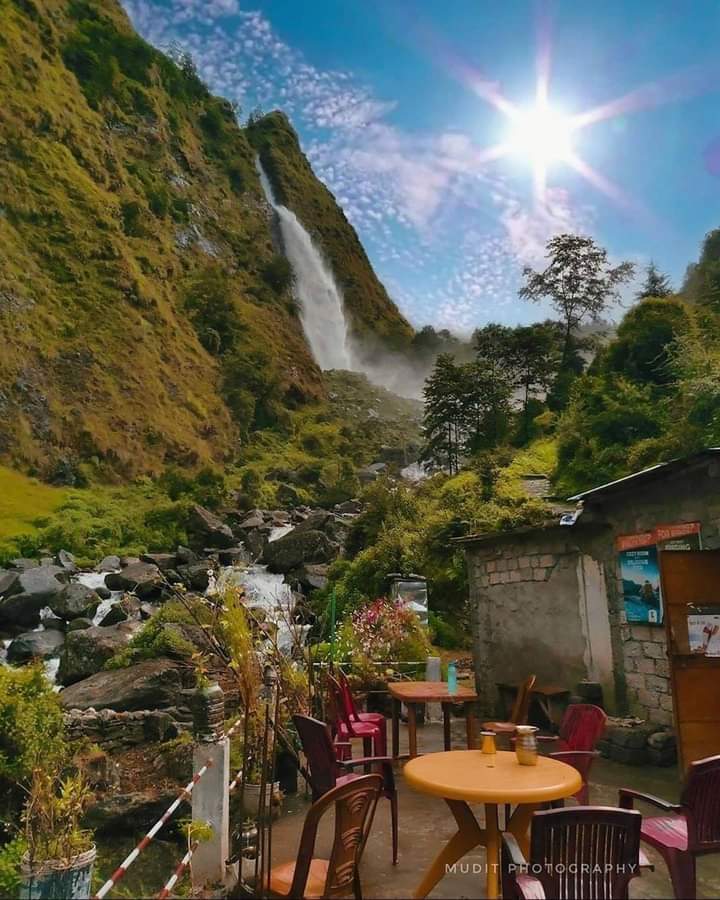 royal_pahadi0's tweet photo. Birthi fall, on thy way to Munsiyari, Uttarakhand
#FallonSummerReads🏞️
#NaturalBeauty🌍#NaturePhotography 📷
#photography📸 #uttrakhand
#hilltoptwitter #hills https://t.co/PqBV3A3g72