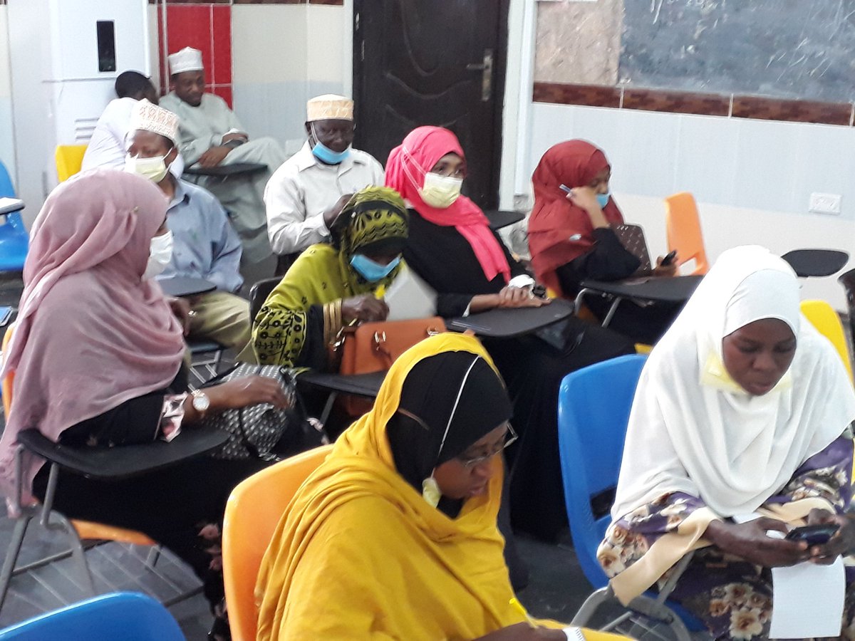 hajinassor24's tweet photo. Amani kama ni tunu ya taifa kila mmoja anawajibu wa kuitunza kuidumisha na kuilinda Afisa Ufuatiliaji na Tathmini mradi wa jenga amani yetu Khamis Haroun Hamad alipokutana na wadau wao kisiwani Pemba #ZLSC #EuropeanUnion #searchforCommonGround @HassanMsellem1 @FatmaHamadFaki1 https://t.co/yyKt8lOOJV