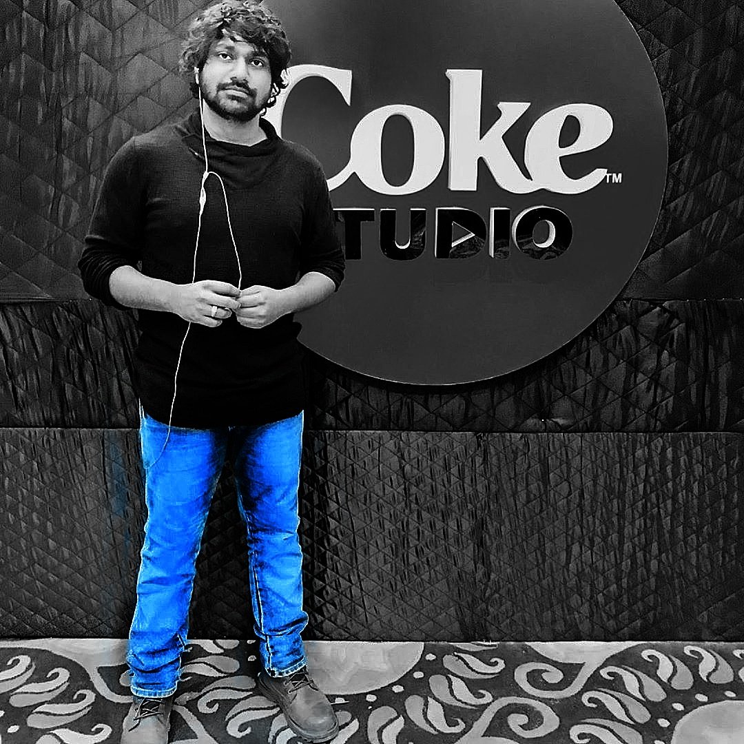 shatakumarb's tweet photo. Indian most talented music composer @Mithoon11
#MithoonFamily π
#MusicalFamily #HindiFilm
#soulfulmusic #Bollywood
#mithoonmusic #composer
#arranger #music #piano
#melody #lyricist #musician https://t.co/Hu4SzHzHvl