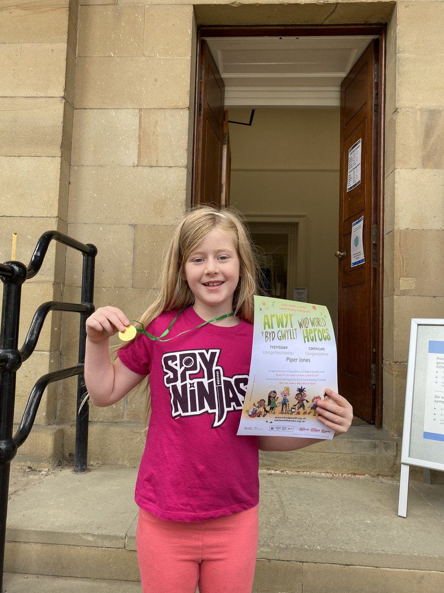 wendy05's tweet photo. @rhosstreet One very happy girl, finishing her challenge - she absolutely loves the library. 💓 https://t.co/5wjRbBYPsp