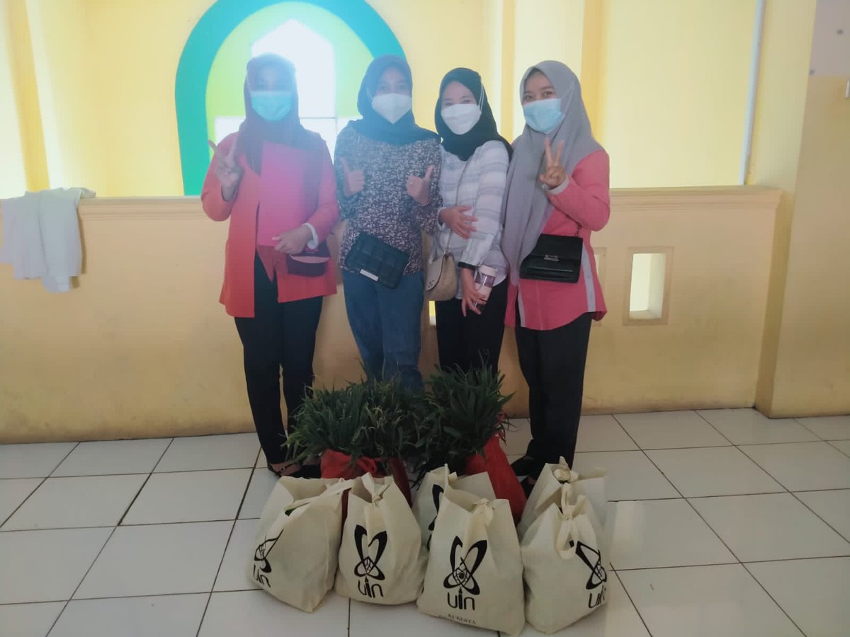 02_kkn's tweet photo. Pengambilan bibit jahe merah dan serbuk jahe untuk masyrakat sekitar kp gerendong rt12 

#RevolusiMental 
#AyoBerubah
#IndonesiaBersih
#IndonesiaTertib
#IndonesiaMandiri
#UINBanten 

@Masykur90810337 
@uinbanten 
@revmen_id https://t.co/miCM45WNuu