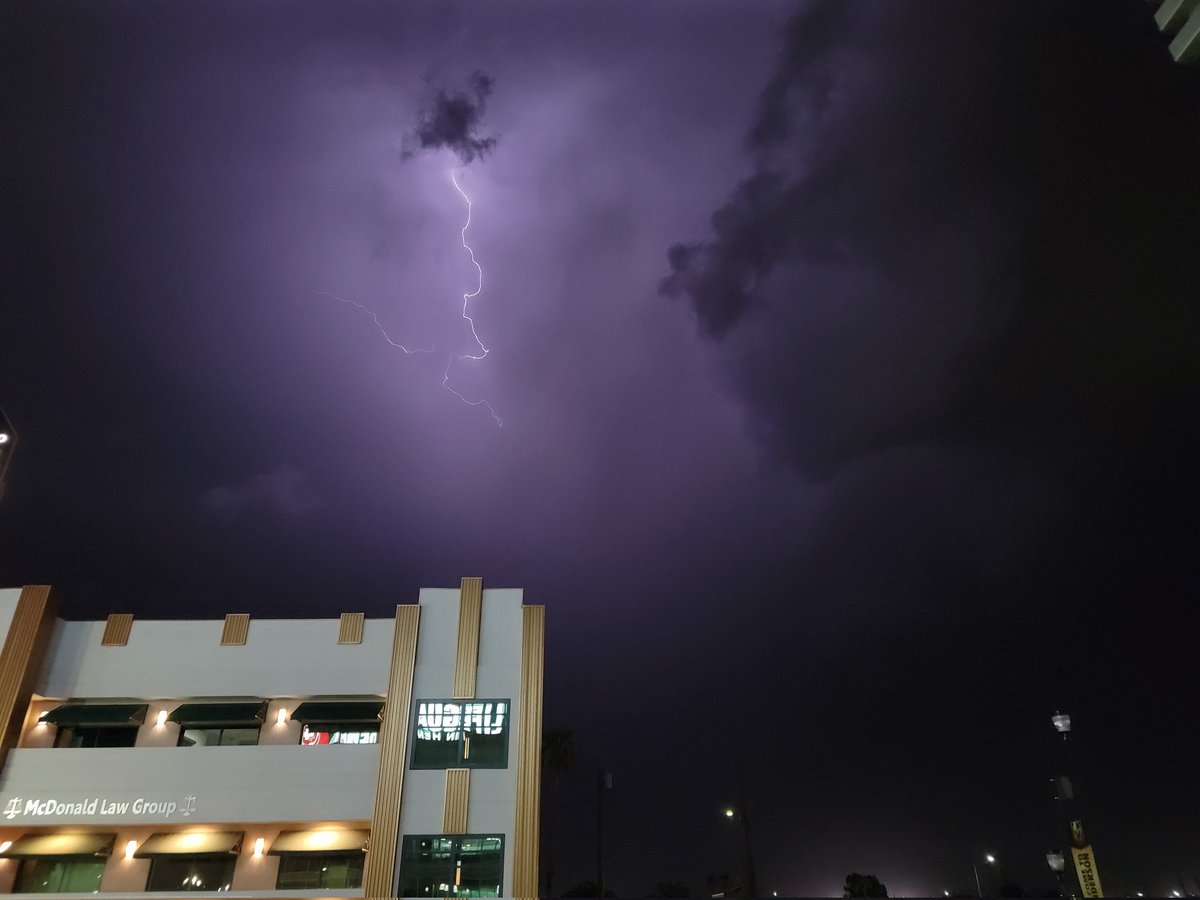 ValerieMac2's tweet photo. Some pics of the storm in Vegas tonight. https://t.co/95homII4bf