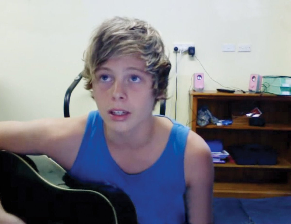 5SOS Updates!'s tweet - "Hemmo1996 --> Luke Hemmings