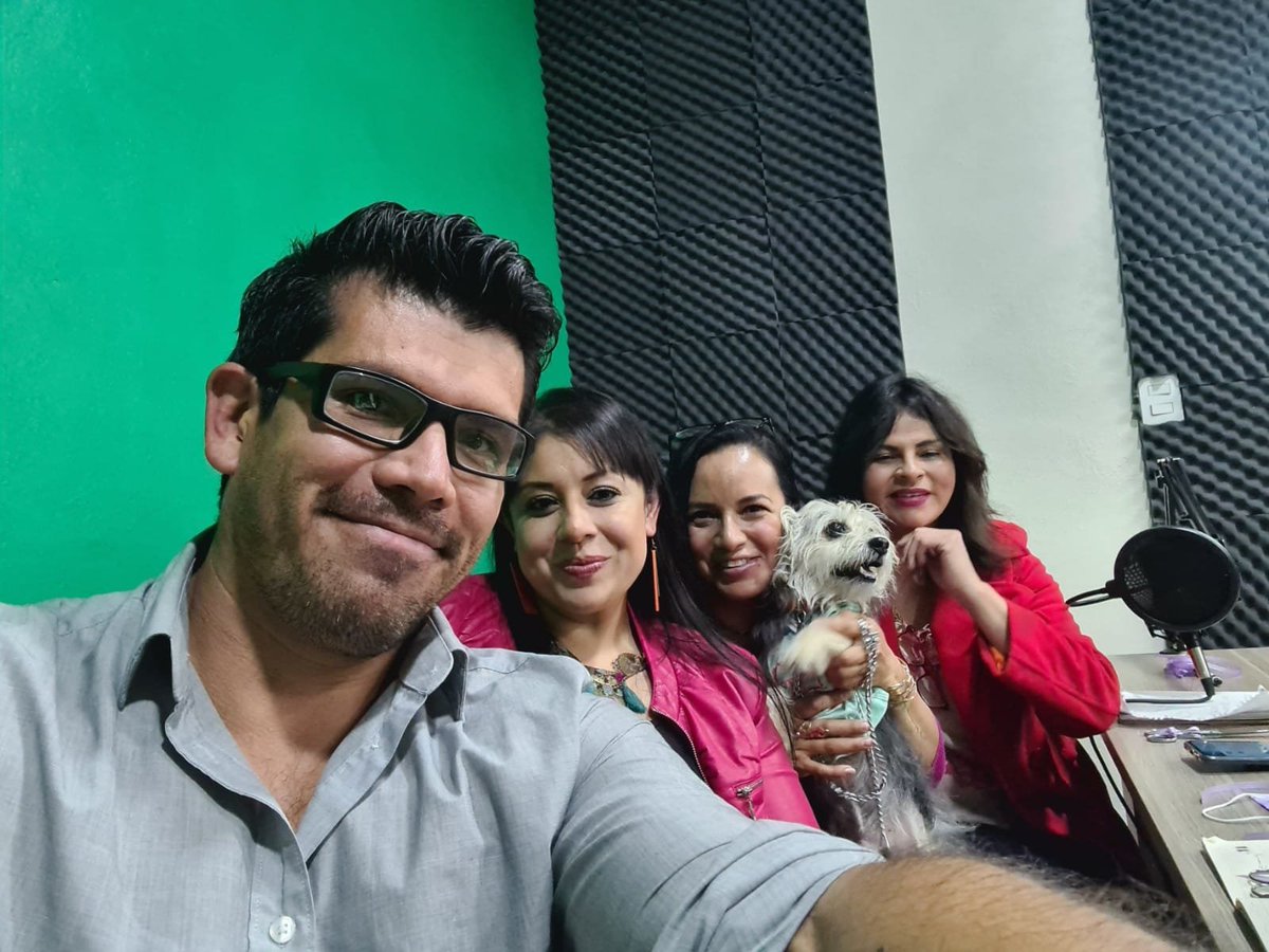 RoseAf11's tweet photo. Hoy arranco un gran proyecto, #CadenaMascotas, un espacio para todos aquellos que amamos a los animales, gracias a los que nos han apoyado. Vamos por más

Mi querida @arlylettmx, es un gusto estar juntas en un proyecto más !!! 

@CadenaRadioMx #doglovers #animles #BienestarAnimal https://t.co/piAIWOhj2J