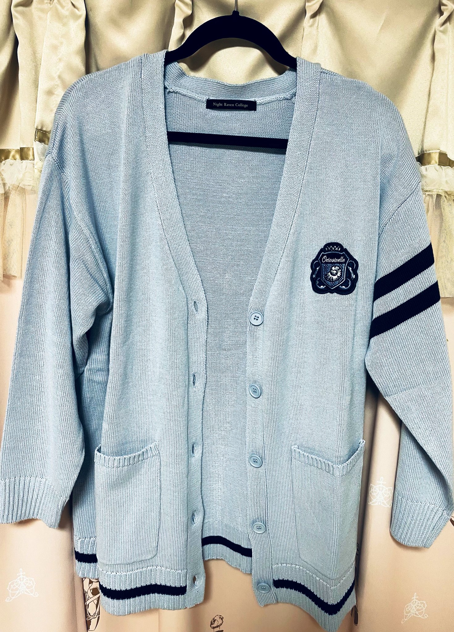 わら子 Sunnybox 全通 ベルメゾン ツイステのオクタヴィネルカーディガンとタコちゃん靴下が届きました 細かい所まで拘ってて タグがnrc仕様になってる 笑