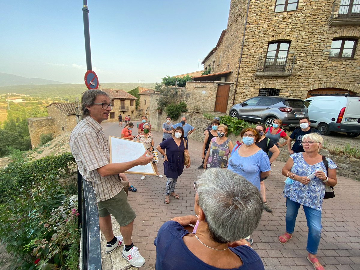 GeoparcOrigens's tweet photo. Ahir, el coordinador científic va realitzar una xerrada per explicar el #geoparc i el seu patrimoni.
La xerrada es va complementar amb una sortida  geològica per la vila d'Àger.

#unesco #unescoglobalgeoparks
#heritage #geology #sustainabledevelopmemt 
@Ajuntament_Ager https://t.co/Kw8Ba6fPHg