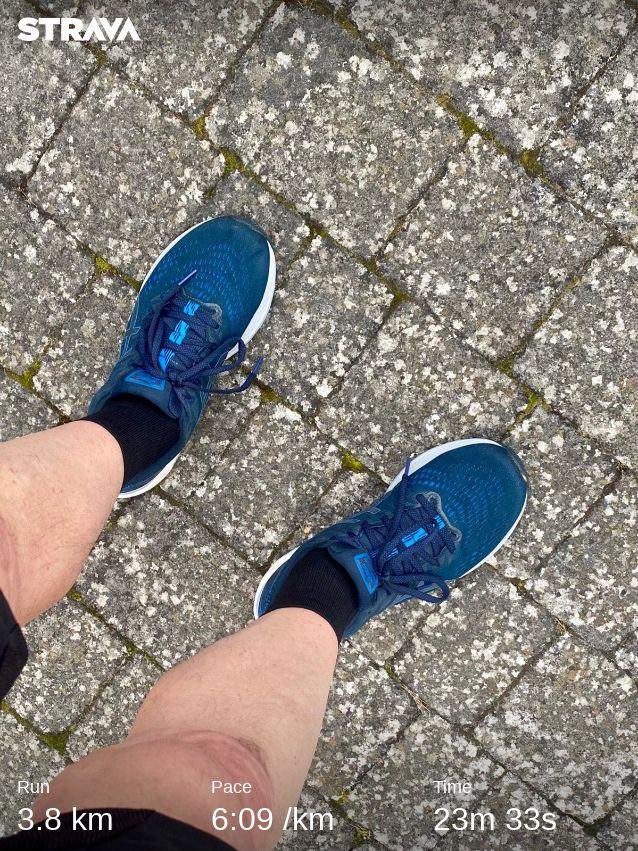 grumpyrunner01's tweet photo. Glad it was a short easy run planned for today. Legs still not recovered from the hilly runs last week. Nearly the weekend 👍#running https://t.co/lnSmu7AtJk