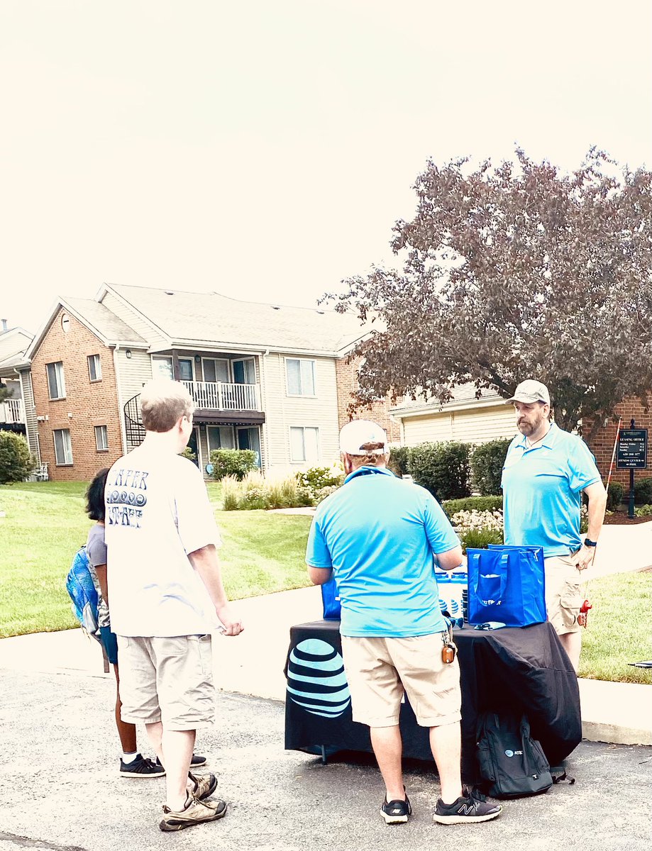 CLarsonATT's tweet photo. OBC Chi City checking in at the ACC property with only a little fiber penetration and low AT&amp;T wireless! We know how to pivot! @GLMIHX @CLarsonATT @MarqRodgers @GracieAnnGarcia 

#Fiber
#ACC 
#Pivot
#Laaaaassssgggooooooo!!! https://t.co/iCLaitpAHd