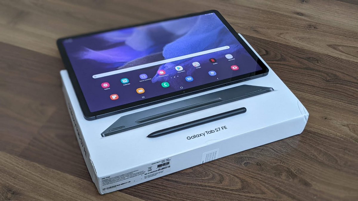 Babu_Bhaiyaa's tweet photo. The #GalaxyTabS7FE is going to be a favourite device for all the movie fanatics. It's huge screen display is gonna make it their favourite tablet. https://t.co/Y7rREkXKRx
