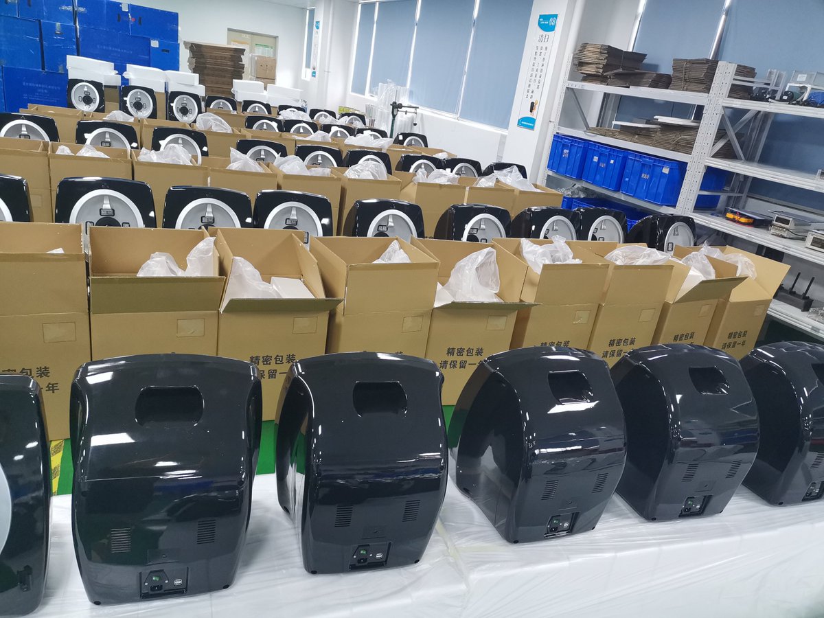 langdybeauty's tweet photo. Big delivery day for Smart Mirror. 
Langdi would like to support you by technology for your business in the market.
#skinanalyzer #skincare #beautymachinemanufacturer https://t.co/quEWqTbEcp