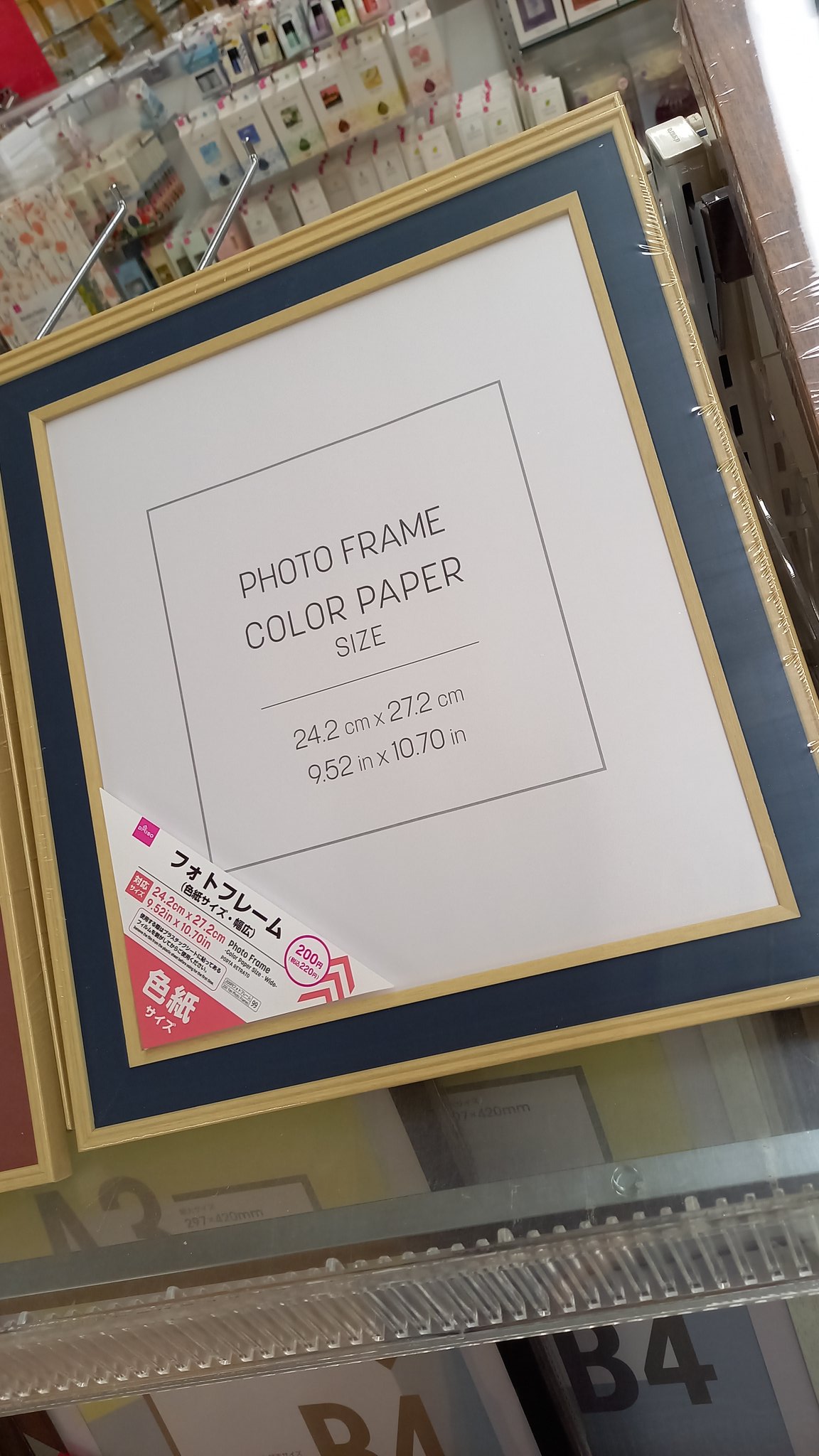 ペキンさん ダイソーの色紙額 ちょっといいのが増えていた 100円のはシンプルすぎたので コレは という色紙はこっちに替えてみよかな T Co Rhijnmlnaq Twitter