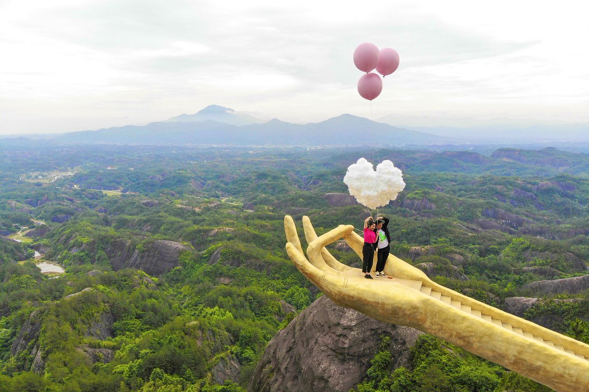_cultureexpress's tweet photo. For tomorrow's #Qixi #Festival, also known as #China’s #ValentinesDay, #couples can mark the occasion with a #breathtaking #view on the "#Buddha's hand" built on a cliff in #Yueyang, #Hunan province. CFP Photo https://t.co/FZZRm6lPZQ