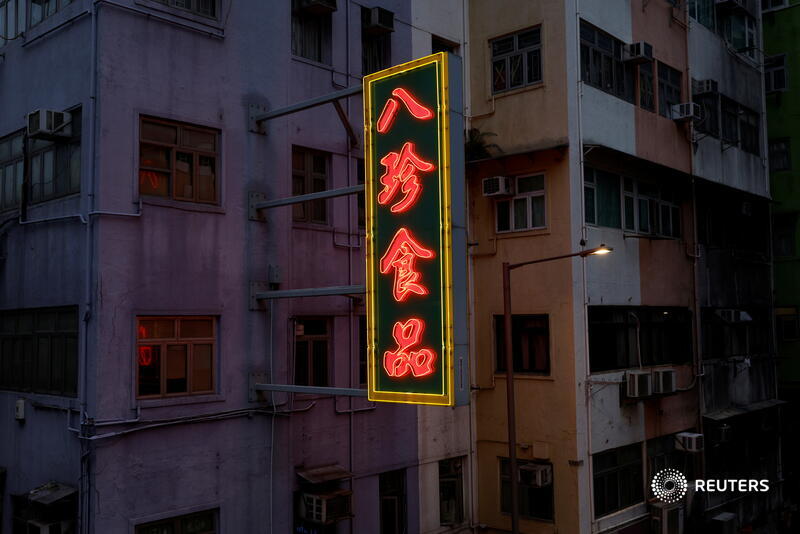 reuterspictures's tweet photo. Under the glow of Hong Kong's iconic neon lights: https://t.co/hHZQaxUZm0 📷 Tyrone Siu https://t.co/AKUXq7JqNE