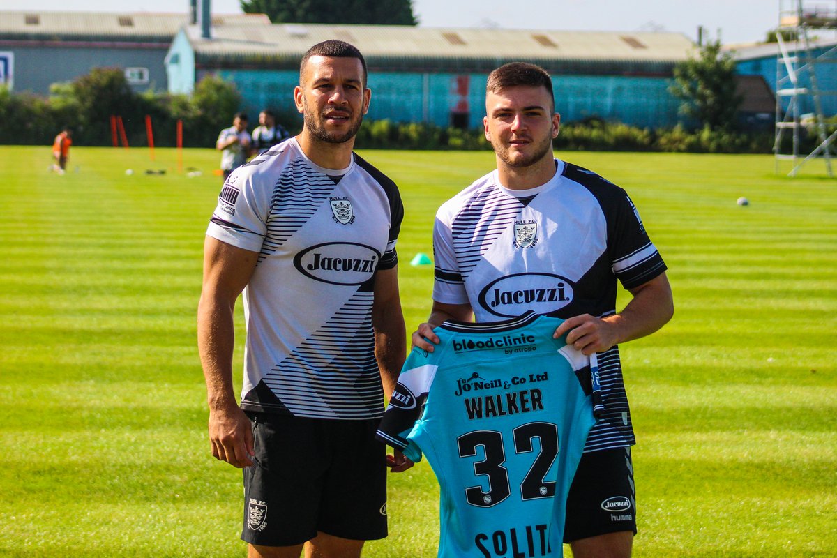 hullfcofficial's tweet photo. 3⃣2⃣. Marcus Walker (1165)
3⃣3⃣. Jacob Hookem (1166)

A special moment for both of this evening's young debutants, who were presented with their first playing jerseys by Carlos Tuimavave and Josh Reynolds respectively yesterday morning! 👏

⚫️⚪️ #COYH https://t.co/PxEwZEj6Ta