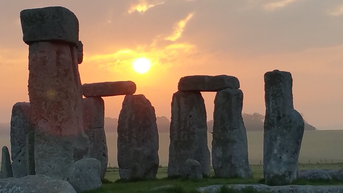 Sunrise at Stonehenge today (13th August) was at 5.51am, sunset is at 8.32pm ⛅️