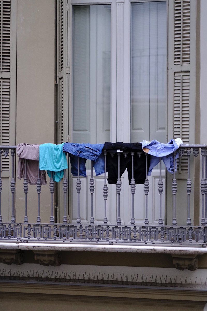 CM_MalagaFoto's tweet photo. Dear tourists, if you visit a city, don’t hang your clothes  or towels out of the window or over the balcony to dry. It’s not a great look. https://t.co/vONMq8Qnnc