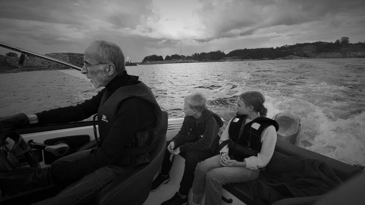 foto from Yesterday , tryed my best😂😂😂😂 Happy Friday all 🌊🌤️🍀🐈