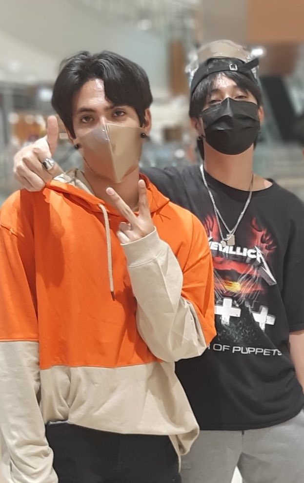 9HWWJ6's tweet photo. ito yung literal na “kung di ka para sa’kin, edi yung tropa mo na lang”

ctto // @SB19Official #KENTELL https://t.co/dhM0WklVBe