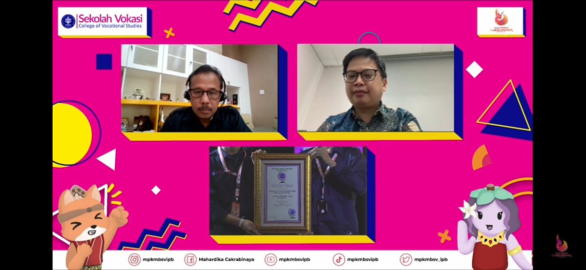 cheesealll's tweet photo. Halo gaess!!! Mau tau gk?
#SVIPBPecahkanRekor  lohh
Iyaa rekor! Nih rekornya ⬇️
✨ PUBLICATION OF ARTICLES IN SEVERAL MEDIA WITH THE MOST AUTHOR ✨ 
Keren bangett kann #SVIPB 
Saya bangga menjadi bagian dari #MPKMBSVIPB58 
#MPKMBSVIPB https://t.co/PZVLk15Pz8
