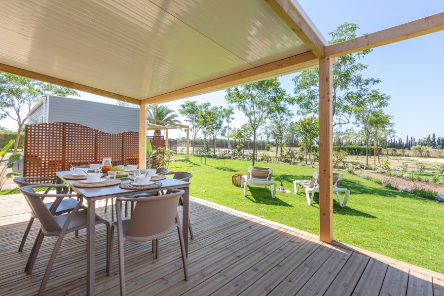 amforacamping's tweet photo. Sou família nombrosa buscant allotjament al setembre? Tenim el bungalow i-de-al! La nostra #MobileHome Family Premium, per a 7 persones, té totes les comoditats per a una estada de 5 estrelles!❤️ https://t.co/QNFcgiGRJl #amfora21 #campingamfora #camping #campingsGirona #Empordà https://t.co/qAI8jMuClV