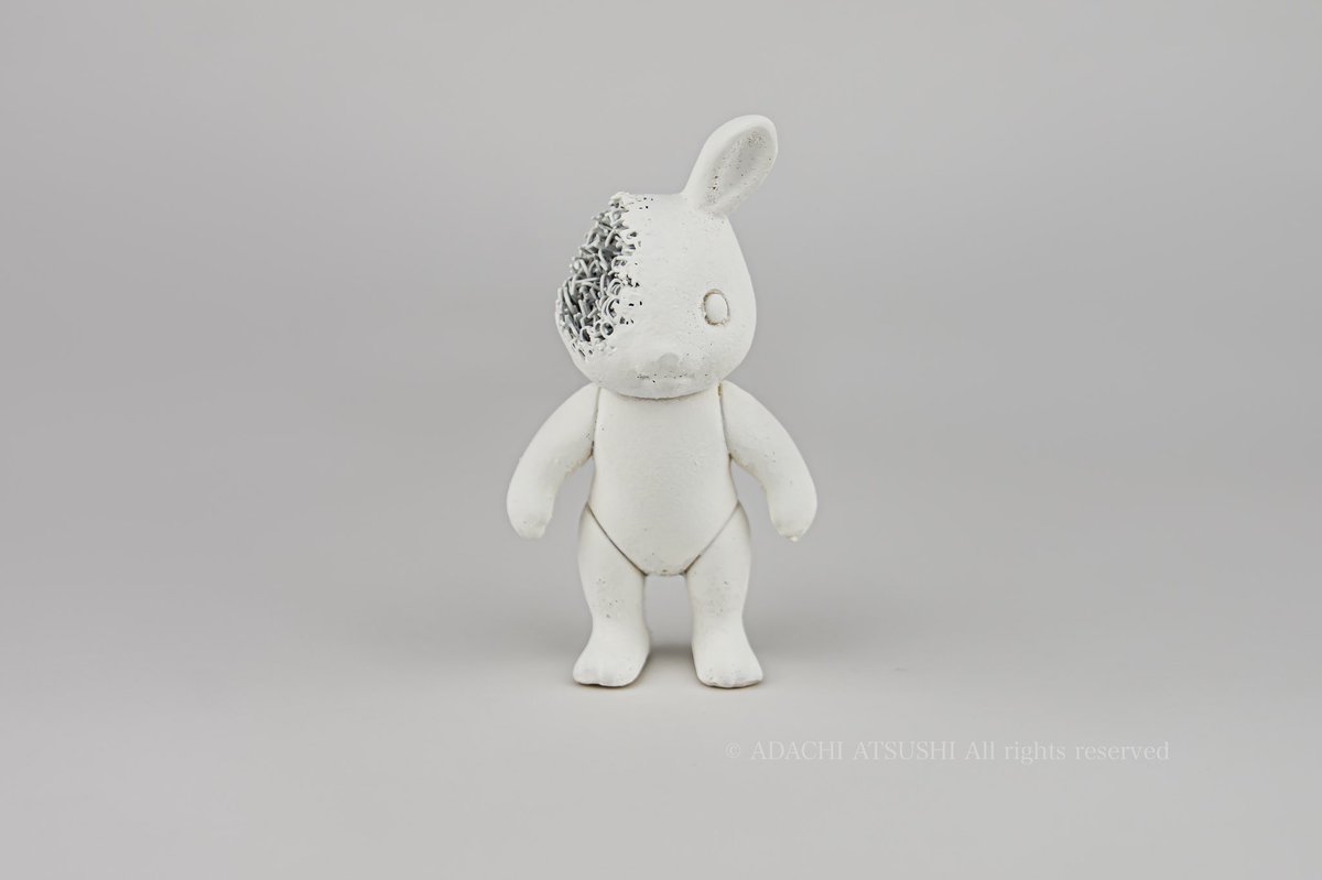 azirusi's tweet photo. ●作品紹介●
タイトル:Missing _ Rabbit
サイズ:90×50×25 mm
素材:水性樹脂、紙、水性塗料
制作年:2020
価格:¥44,500(税込)
#ArtLabTOKYO #シルバニアファミリー #FamiliaeSylvanian #足立篤史 https://t.co/yAJy2XVRqu