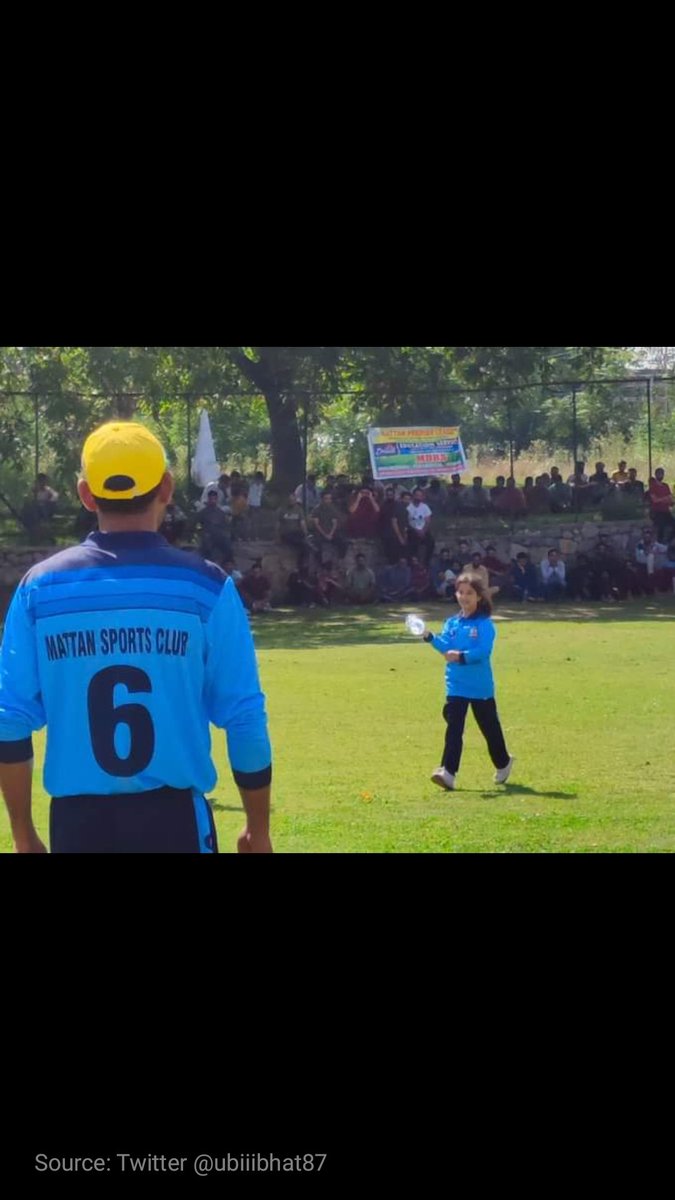 iam__falcon's tweet photo. #girl carrying drinks 4r her #father on the ground in Mattan, Kashmir during #MPL was an adorable moment, poured in love and admiration.Without a doubt, it’s a ‘Spirit of Cricket’ moment, though it’s not at the highest level. #Daughter's r blessing
#daughterlove @ICC @CricketNDTV https://t.co/Icij8BMPoU