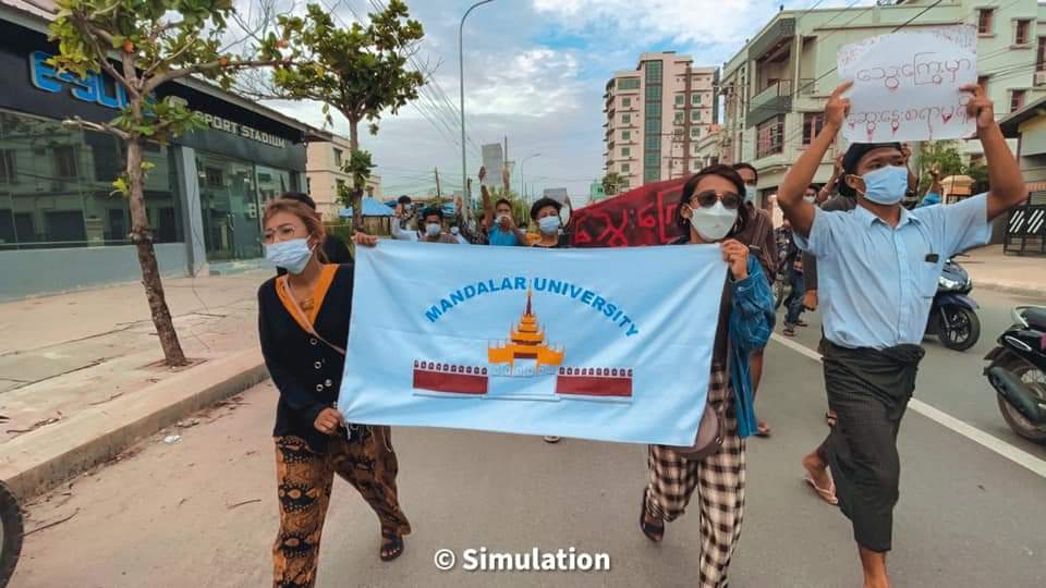 LinLinMaw9's tweet photo. Anti-coup strike in Mandalay by pro-democracy Mandalar University students as a daily basis, despite brutal crackdowns.  NUG NEEDS SUPPORT #Aug13Coup  #WhatsHappeningInMyanmar https://t.co/fqDz6vgeKG