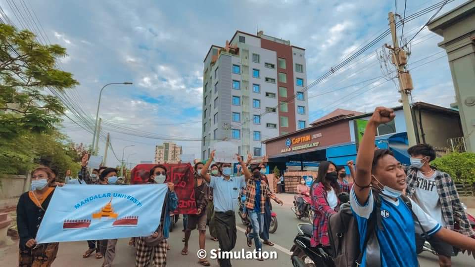 LinLinMaw9's tweet photo. Anti-coup strike in Mandalay by pro-democracy Mandalar University students as a daily basis, despite brutal crackdowns.  NUG NEEDS SUPPORT #Aug13Coup  #WhatsHappeningInMyanmar https://t.co/fqDz6vgeKG