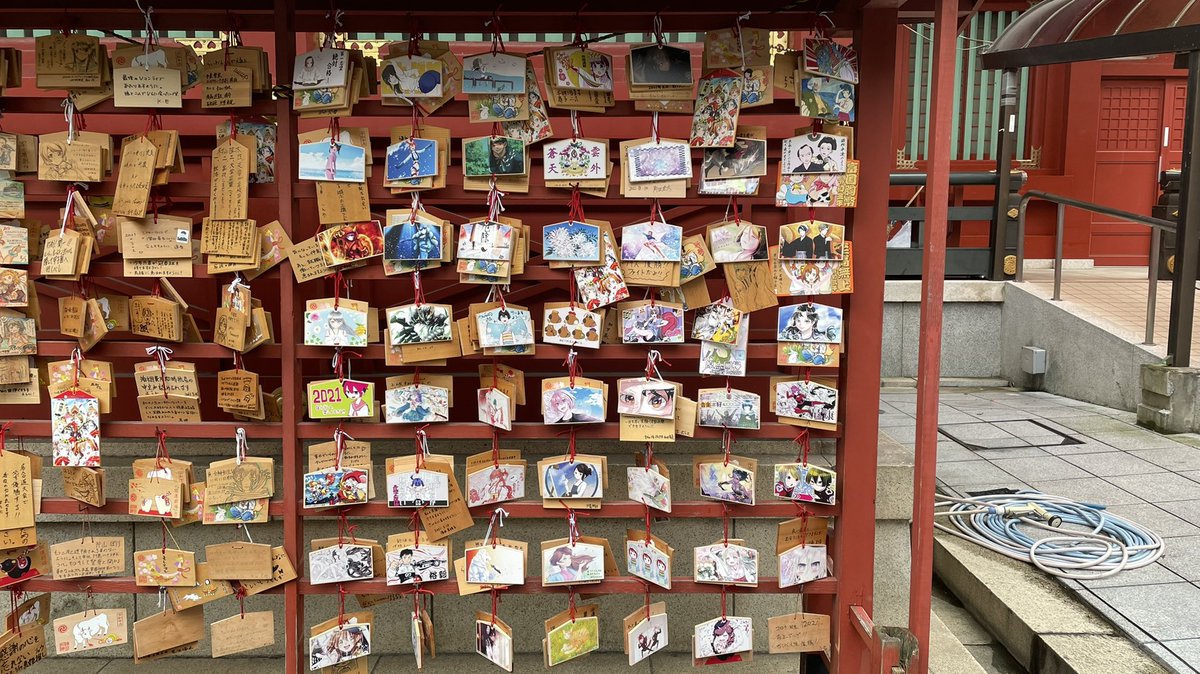 DigitalEmaPJT's tweet photo. 生憎のお天気でしたが、無事、神田明神様にて5度目の絵馬の掲示を執り行わせていただきました！

対象の皆様の絵馬を、1枚ずつスレッドでご紹介をさせていただきます！
大変なご時世ですが、皆様の想いと願いが届きますように…✨

次回、最後の奉納は8/20の予定です！
#デジタルエマプロジェクト https://t.co/8XL4Xj7jgz