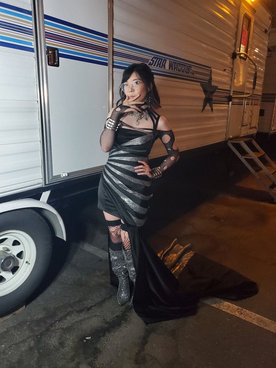 RT @lileepeechew: this was my outfit in the Bella Poarch mv 8D https://t.co/PRbaVueufx