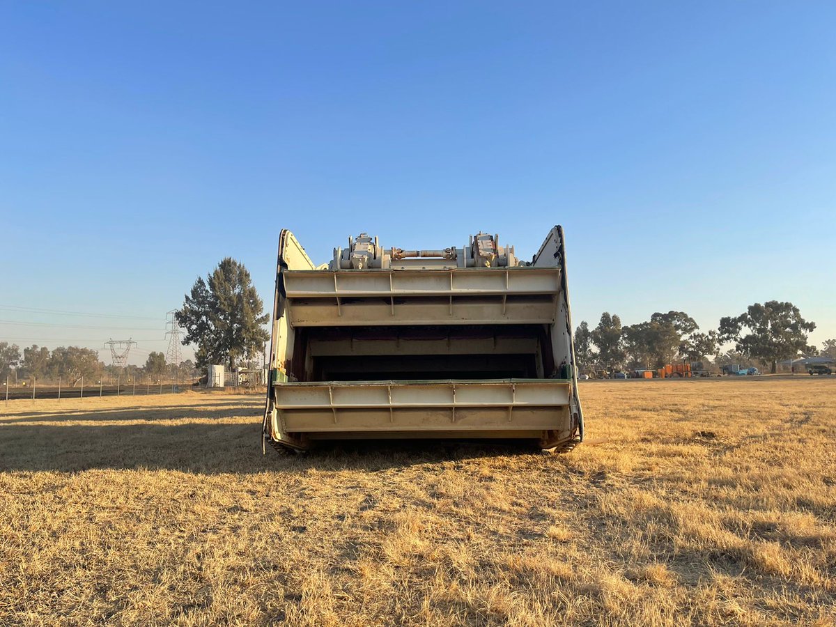 miningclx's tweet photo. Double Deck Vibrating Screen 3050 x 7320mm
Contact: 
📧Email: info@miningclx.com
📞Phone: +27117488800
#miningequipment #usedminingequipment #transformer #electricaltransformer #mining #vibratingscreen #vibratingmotor #vibratingfeeder #vibratinggrizzlyfeeder #goldmining https://t.co/4zDvKMrr9P