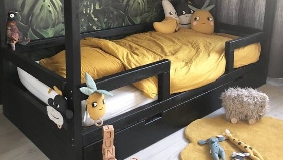 Een jungle kamer is populair 🌴🦒🐒⁠
En niet zo gek natuurlijk, want ieder kind wil natuurlijk van die prachtige wilde dieren op zijn kamer. Genieten van de mooie natuur in je eigen slaapkamer! Je kunt de kamer natuurlijk zo wild al je wilt maken!⁠
boyslabel.com/de-leukste-jon…
⁠