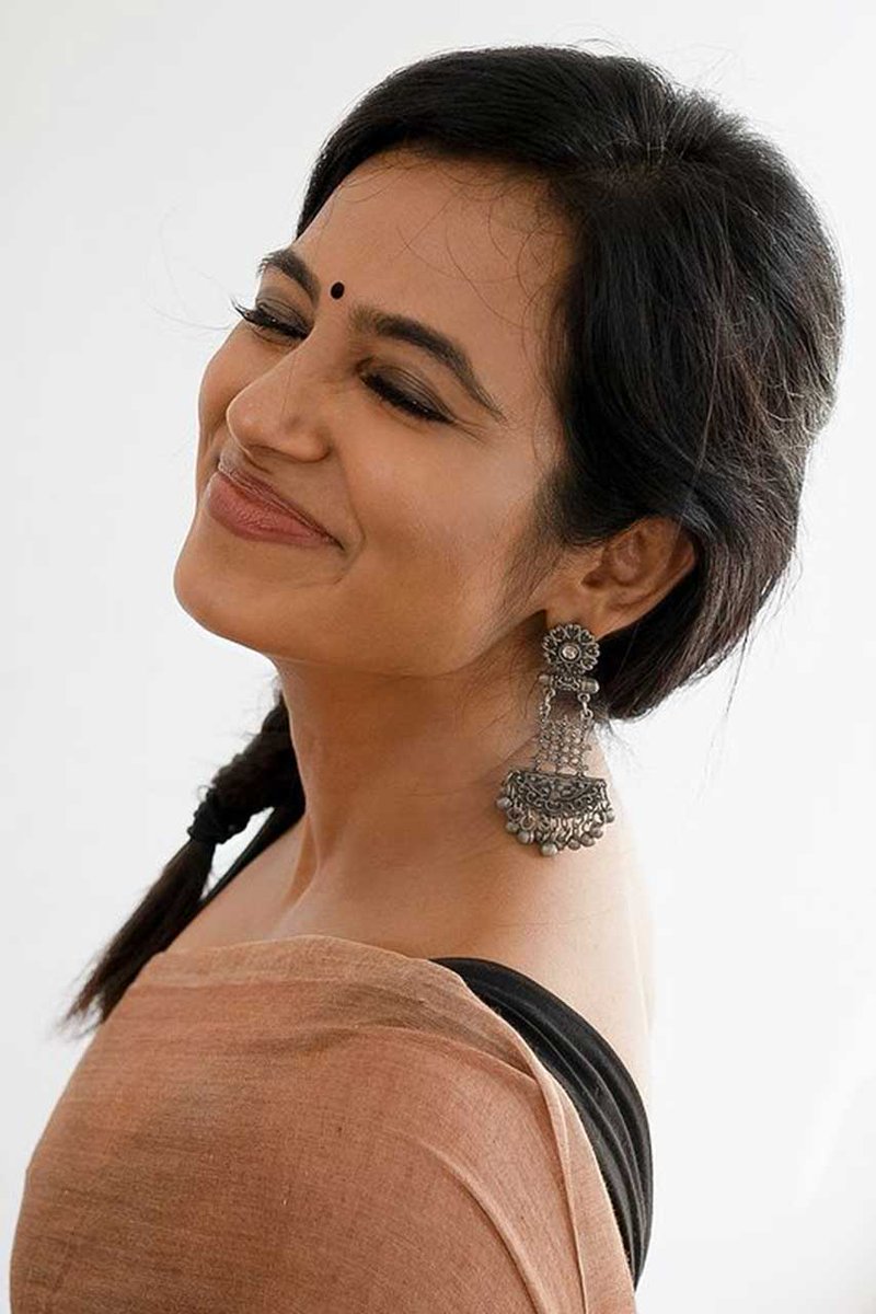 SuryanFM's tweet photo. இவள் வானவில் தானா !!! 🌈😍

Wishing actress @iamramyapandian a wonderful birthday 🎂😍

#RamyaPandian #HBDRamyaPandian #Kollywood #SuryanFM @SuryanFM 

Fore more stills : https://t.co/2ee3XPUQlA https://t.co/TsEB1d89F7
