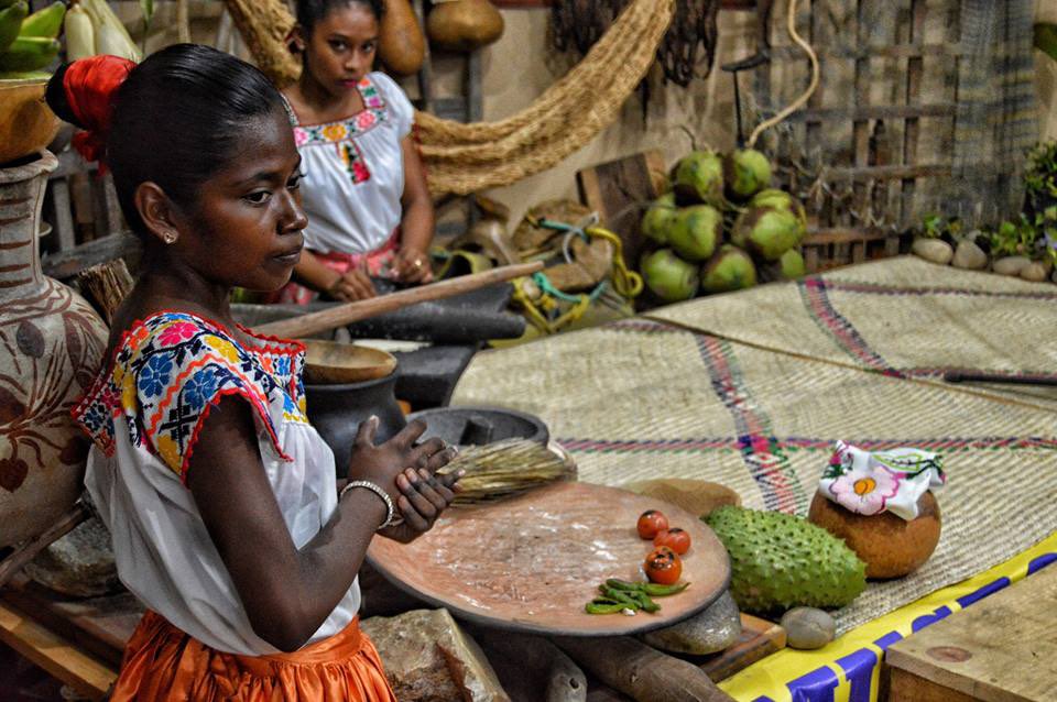 CesarAbogo's tweet photo. Hoy hace 500 años de la caída de #Technotitlan, el fin del Imperio Azteca y el nacimiento de #Mexico, un país mestizo. Apenas se habla de los #afromexicanos pero ellas y ellos están alli, vivitos y coleando, supervivientes de un pasado brutal ✊🏾#Africa #Afrodescendientes https://t.co/iWbCrrBPwU