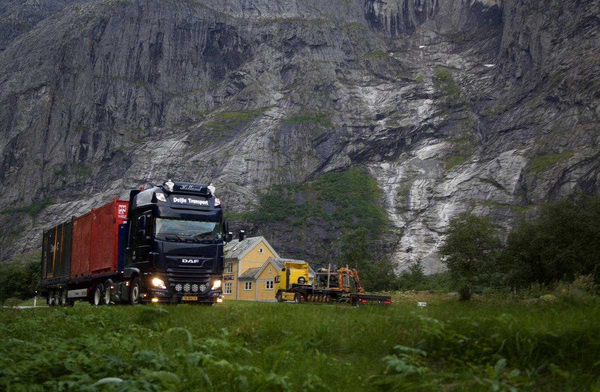 Botenwagen's tweet photo. We zijn weer behoorlijk aangenaam aan het toeren. #beroepstoerist #vakantiewerk #noorwegen #norway #norwegen #norge #transport #dieplader #lowloader #tieflader #daftrucks #daftrucksnl #broshuis https://t.co/IvtMcVshcV