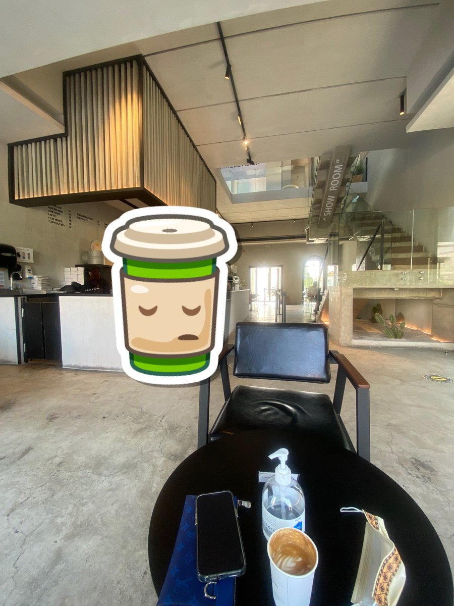 I'm at Sculpture Café in Jeddah, Makkah swarmapp.com/c/lfig0op4q9D