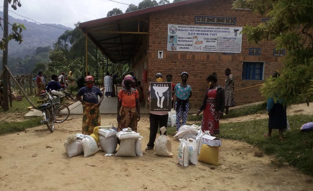Museke_ONG's tweet photo. La situación en Ruanda ante la pandemia por coronavirus COVID-19, ha empeorado y la Asociación Museke desde España comienza este mes de agosto brindando su ayuda humanitaria a los niños y niñas de Museke y sus familias. https://t.co/DgjSTamNx1