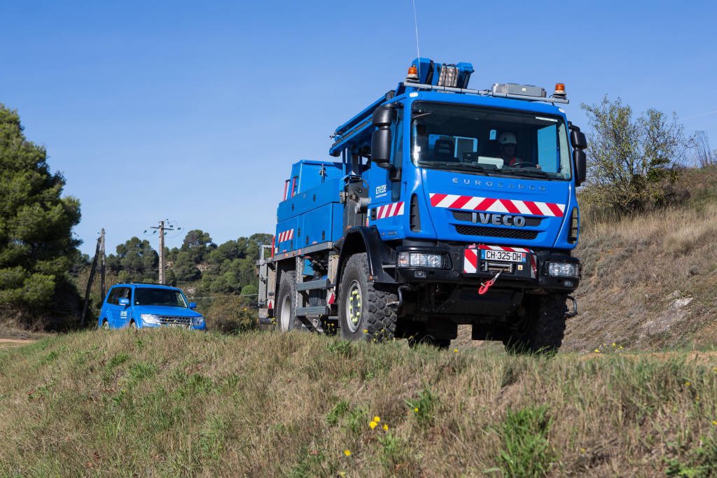 Ce matin une équipe de 8 agents des départements 13 et 05 est en route pour le Rhône où les violents orages 🌩 ont fait de nombreux dégâts hier soir.
La force du #ServicePublic 🚙🇫🇷 c’est aussi la mobilisation de renforts en un temps record.