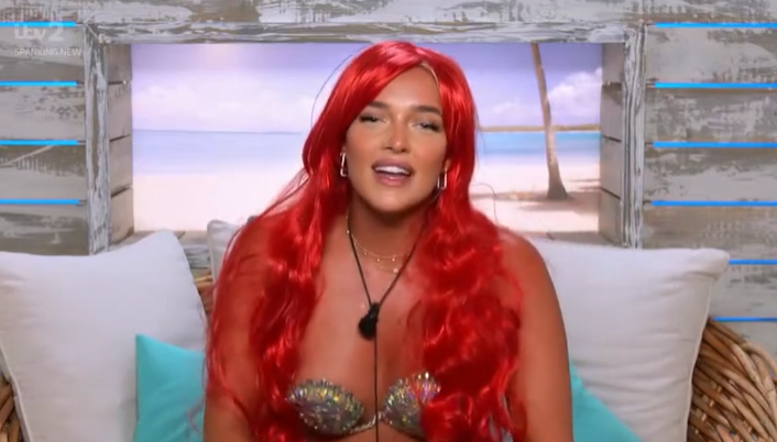 Smolflakes's tweet photo. They did mary so dirty, that looked more like a cheap Halloween costume #LoveIsland https://t.co/UE5HUZU8Bk