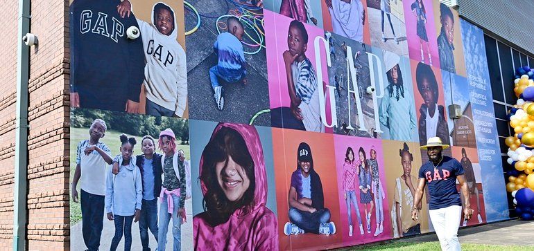 Gap Shines Light on Educators in Back-to-School OOH and DOOH Campaign buff.ly/3yqzox9