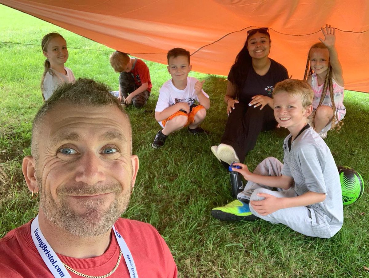 Young_Bristol's tweet photo. Youth Club on Wheels in Pensford! 🚌 🙌
Power kiting and den building with our Youth Club on Wheels team this week, with young people learning new skills and having lots of fun! 🪁
Find out more about what’s on ⬇️
https://t.co/nwjx3eBv6N #youthwork #mobilebus https://t.co/WnWe2ZqAqg