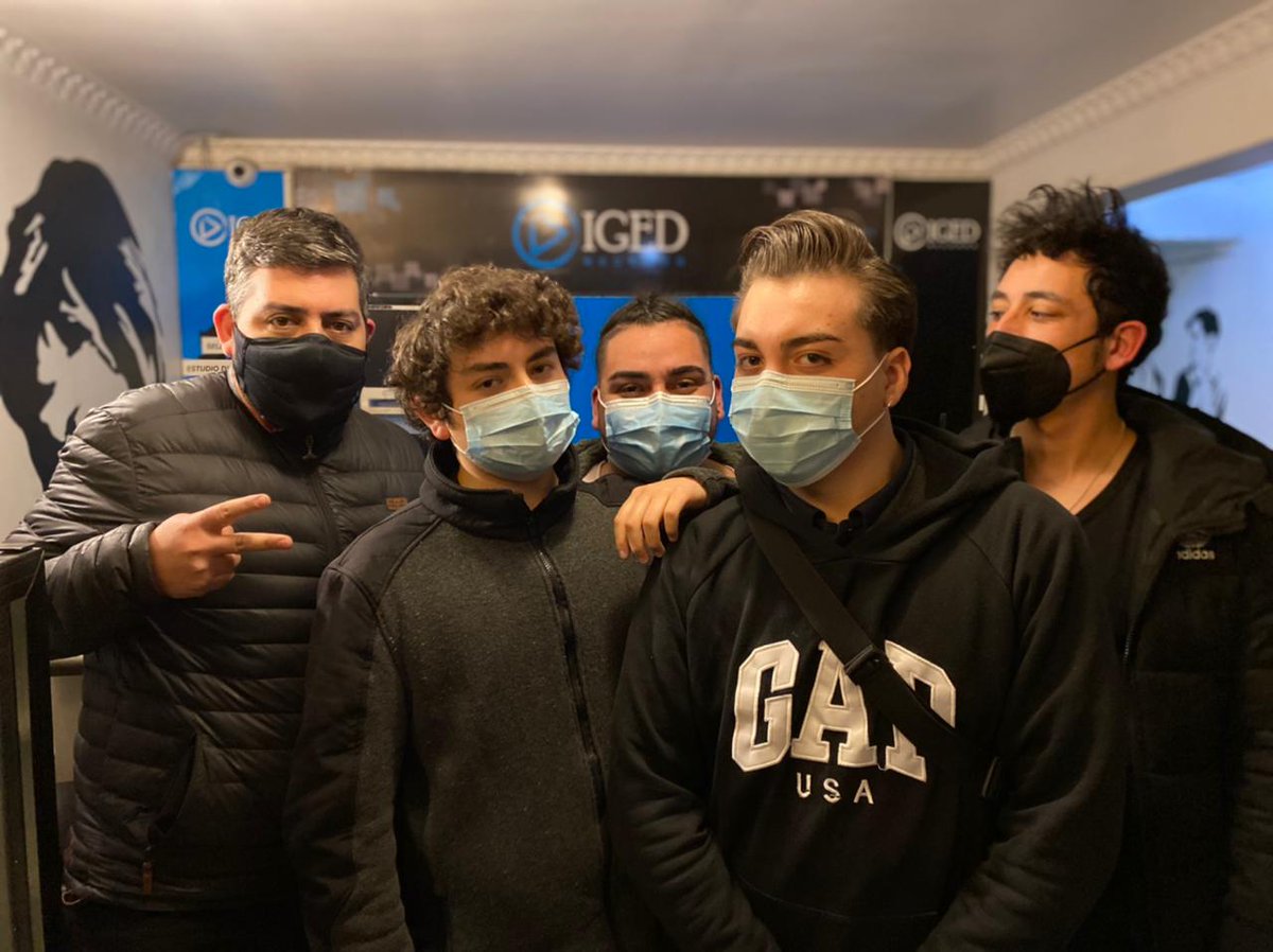 Los_Crushers's tweet photo. ▶️Ayer saliendo de la última sessions de producción de nuestro disco debut!
Muchas gracias a nuestro productor @riggobass ✨ya tenemos la lista de canciones para grabar, agradecimientos a @igedrecords por entregarnos el espacio para crear nuestra música! 🔥🎶
.
.
.
.
PRONTO https://t.co/XRdJV7DROG