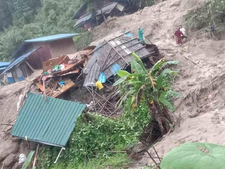 ThuThu161217's tweet photo. Refugees in Maga Yang IDPs camp have been made homeless by flooding and landslides after heavy monsoon rain inundated refugees site under KIO controlled area and they are in need of massive humanitarian aids. #WhatsHappeningInMyanmar #Aug13Coup https://t.co/O9PbIizjES