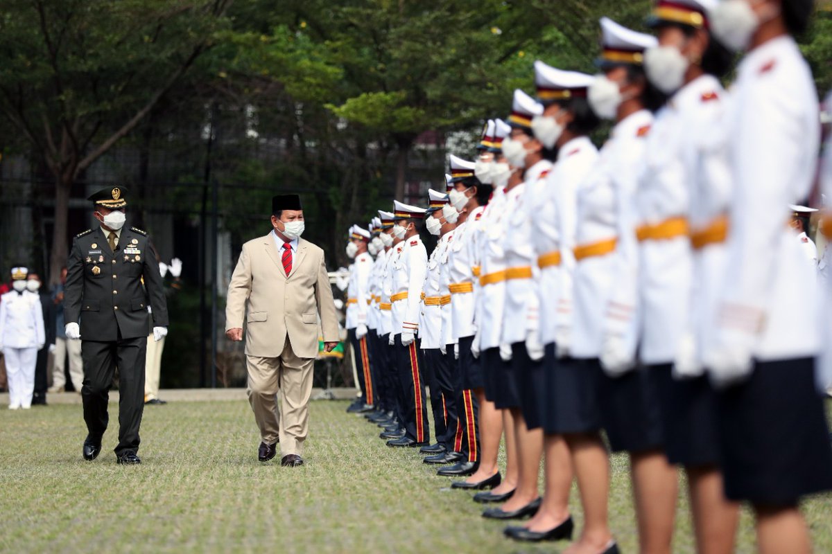 menhanprabowo's tweet photo. "Orang cerdas tapi tidak patriotik atau tidak cinta Tanah Air, tidak cinta rakyat malah berbahaya bagi negara kita. -Menhan Prabowo Subianto-

#au 
#al
#menhanprabowo
#prabowosubianto
#safaricoklat
#prabowo
#indonesia
#tni
#fotoprabowo
#kopassus
#indonesiaadilmakmur
#fotopersona https://t.co/f9f000jI74