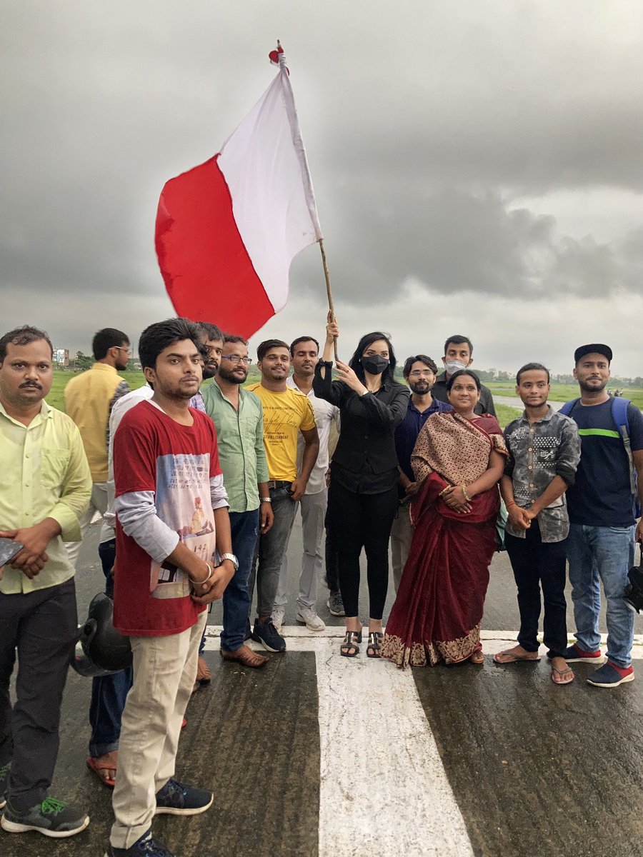 आपसी श्वेत-सौहार्द के साथ नये ऊर्जावान बिहार के निर्माण का झंडा मैंने उठा रखा है। अब आप सभी युवती-युवकों को इसे मज़बूती से थामे रखना है जब तक हम बिहार को बदल न दें। #सबकाशासन #ChooseProgress