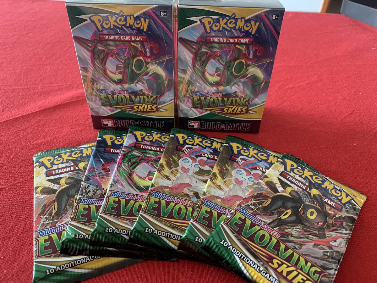 LutraPokemon's tweet photo. First Evolving Skies boosters are here 😍 Wish me luck! https://t.co/cbcfFUdsxR