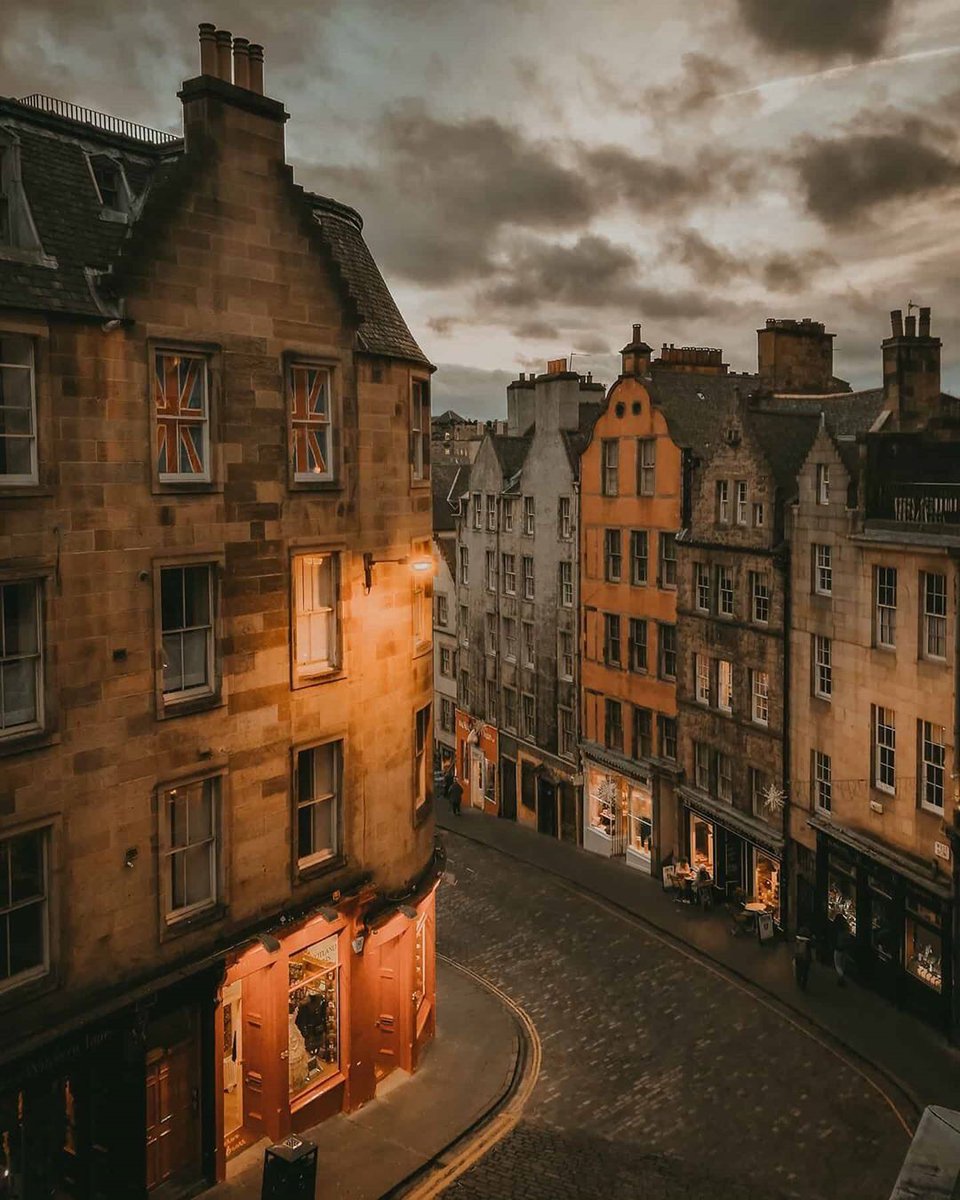 artsthetico's tweet photo. La magia en las calles de Edimburgo https://t.co/TuqKpPWYzC